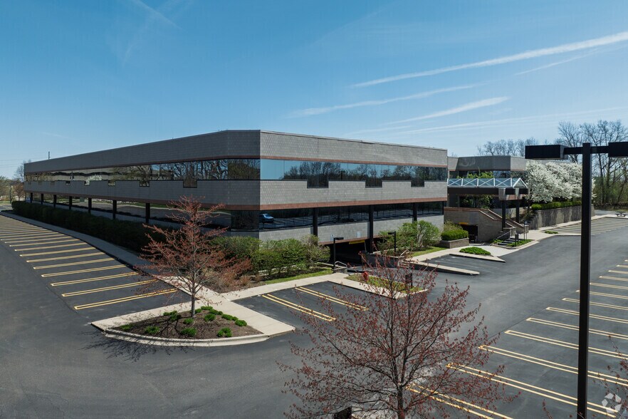 More Photos Of 691 N Squirrel Rd, Auburn Hills Office For Lease
