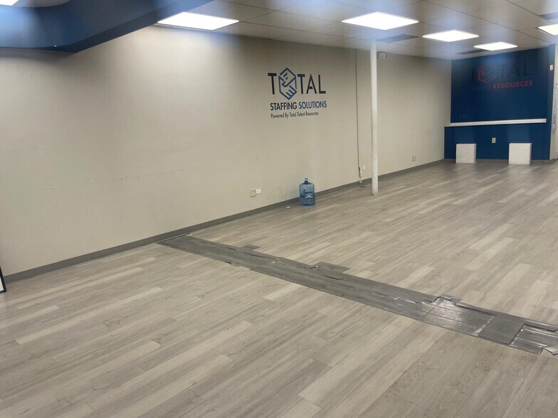 More Photos Of 22-28 Phelps Ave, Romeoville General Retail For Lease