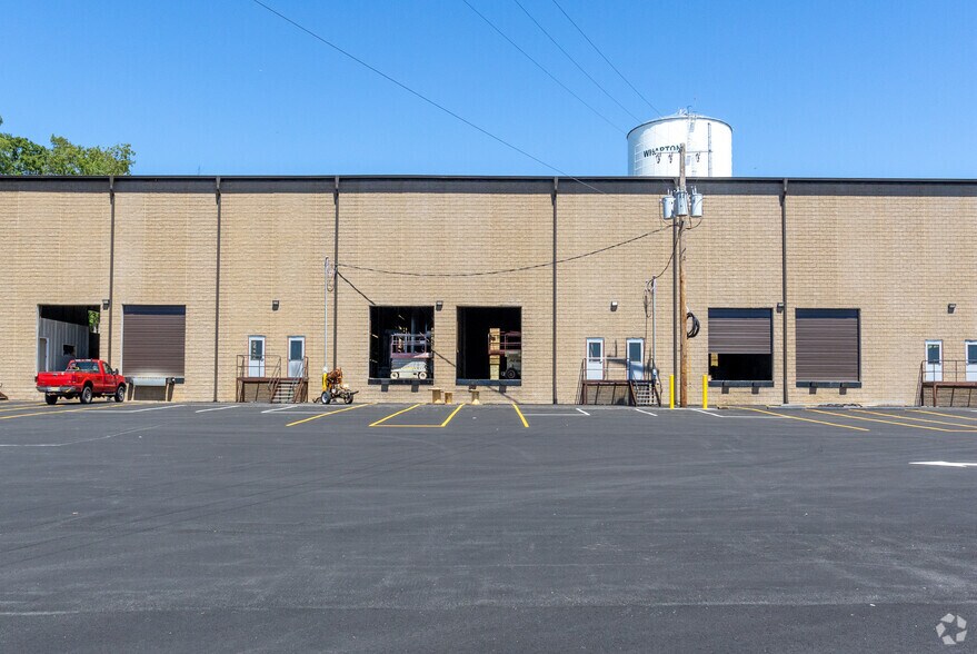 More Photos Of 105 W Dewey Ave, Wharton Warehouse For Lease