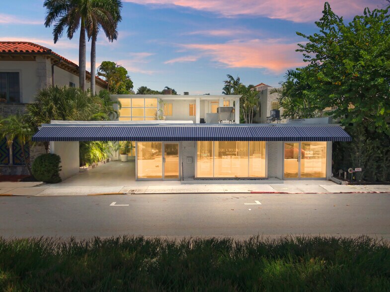 Primary Photo Of 217 Peruvian Ave, Palm Beach General Retail For Lease