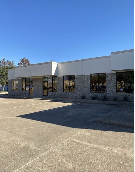 More Photos Of 11150 Morrison, Dallas Showroom For Sale