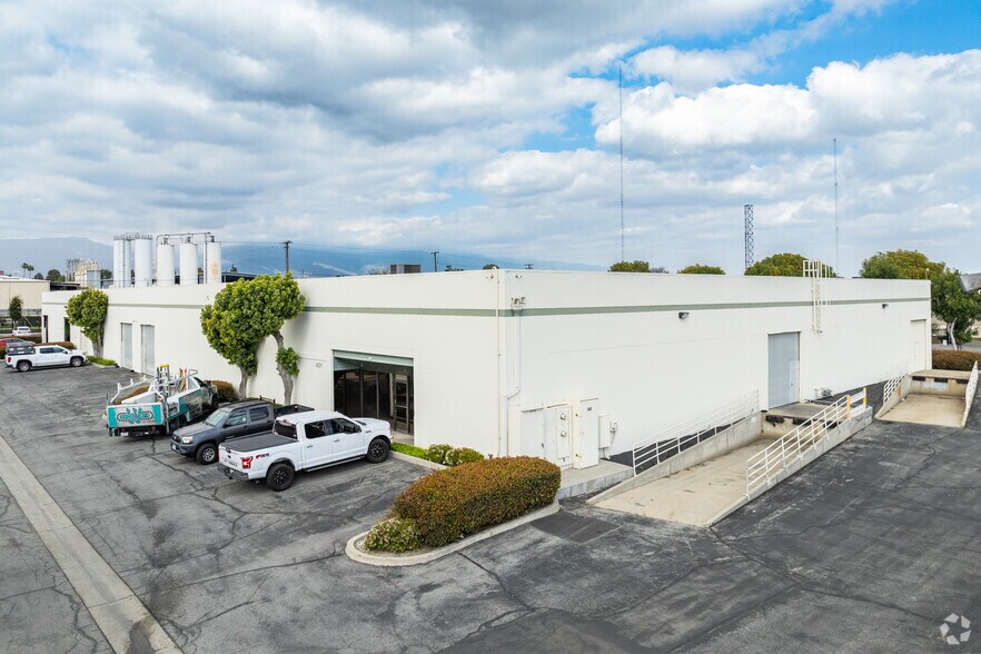 More Photos Of 2300 S Reservoir St, Pomona Warehouse For Lease