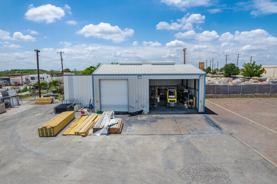 More Photos Of 4350 Naco Pass, San Antonio Service For Sale