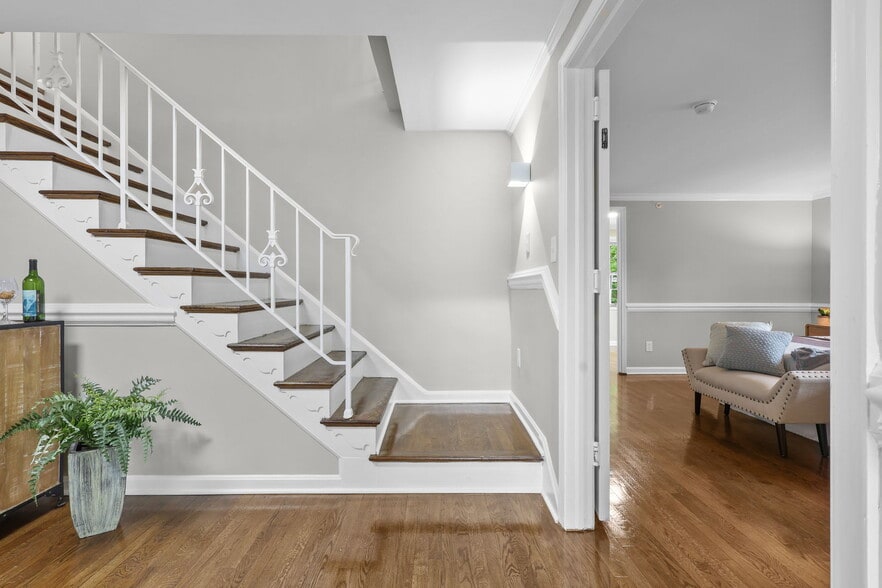 More Photos Of 9725 Lookout Pl, Gaithersburg Healthcare For Sale