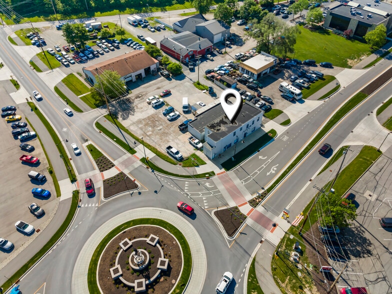 More Photos Of 10567 N College Ave, Carmel Storefront Retail Office For Lease