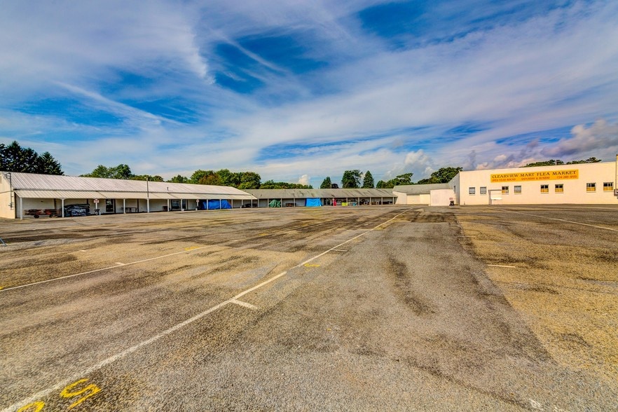 More Photos Of 1620-1640 N Main Street Ext, Butler Showroom For Lease