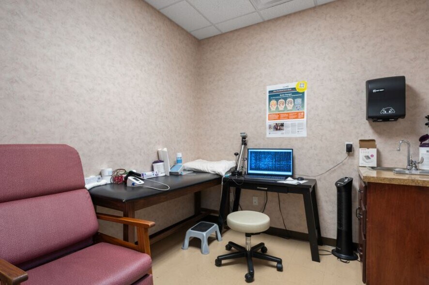 More Photos Of 781 Weatherly Dr, Clarksville Medical For Sale