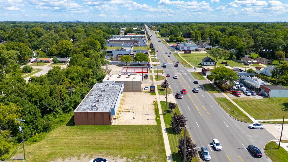 More Photos Of 25436-25472 Van Born Rd, Dearborn Heights Unknown For Lease