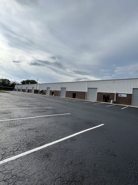 More Photos Of 5612 Carder Rd, Orlando Warehouse For Lease