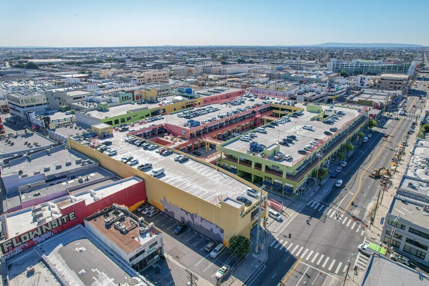 More Photos Of 1100 S San Pedro St, Los Angeles Storefront For Lease
