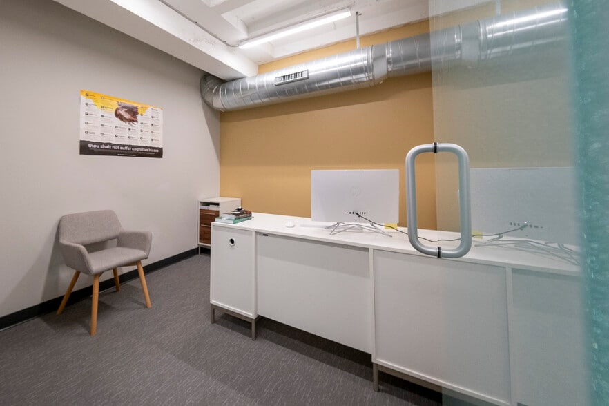 More Photos Of 2375 W University Ave, Saint Paul Office For Lease