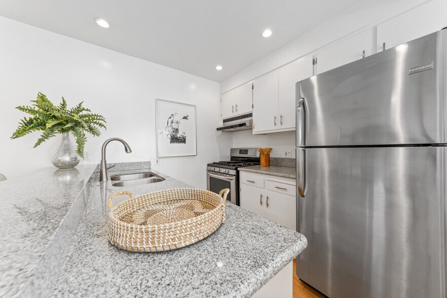 More Photos Of 607 Ashland, Santa Monica Multifamily For Sale