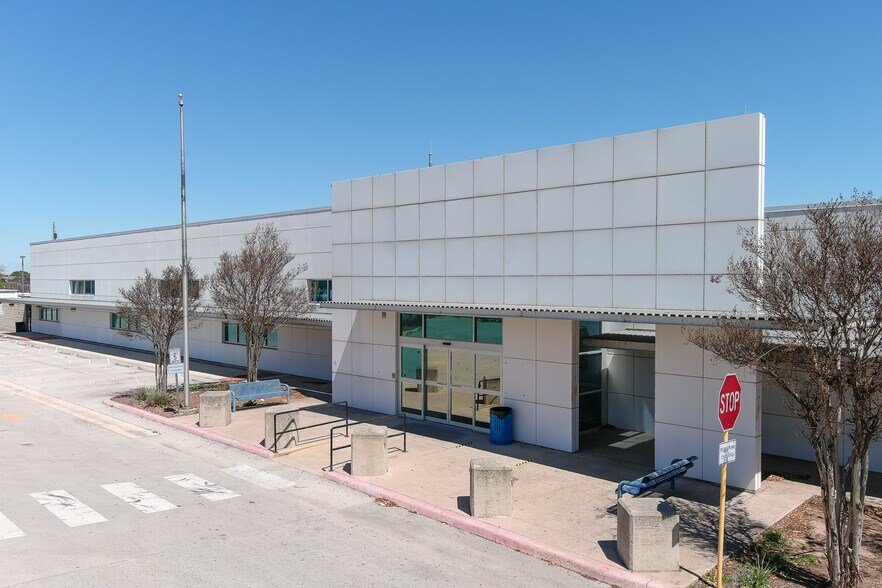 More Photos Of 7000 San Pedro Ave, San Antonio Office For Sale