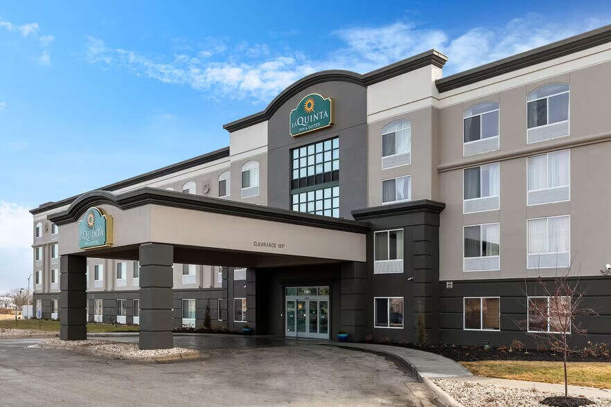 More Photos Of 1201 Avenue H, Carter Lake Hotel For Sale