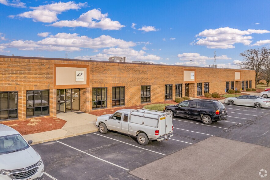 More Photos Of 10148-10188 International Blvd, West Chester Showroom For Lease