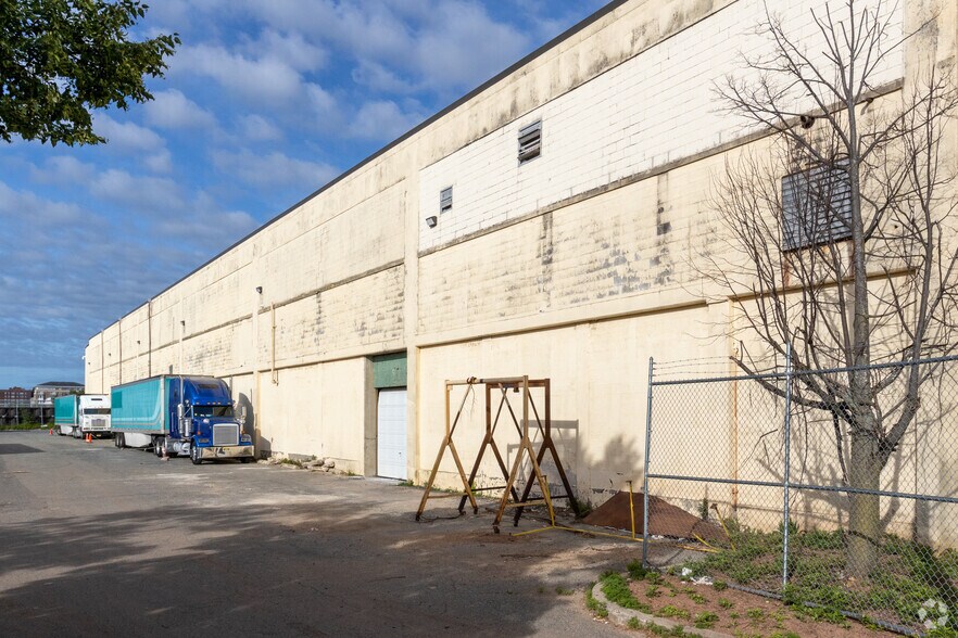 More Photos Of 1 Buckingham Ave, Perth Amboy Warehouse For Lease