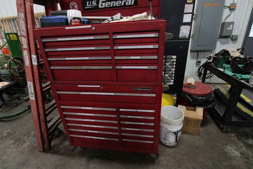 More Photos Of 5640 44th Ave S, Clinton Office For Sale