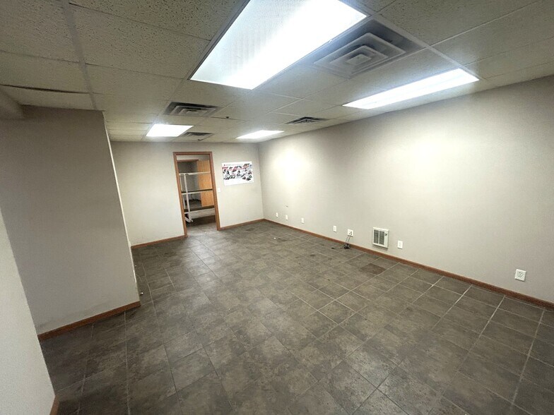 More Photos Of 414 La Crosse St, Mauston Warehouse For Lease