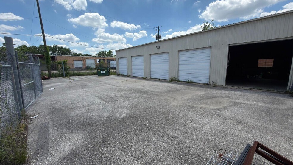 More Photos Of 5440 Gulf Fwy, Houston Warehouse For Lease