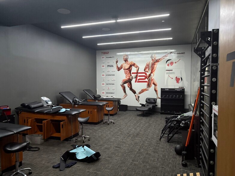 More Photos Of 1495 N Park Dr, Weston Showroom For Sale