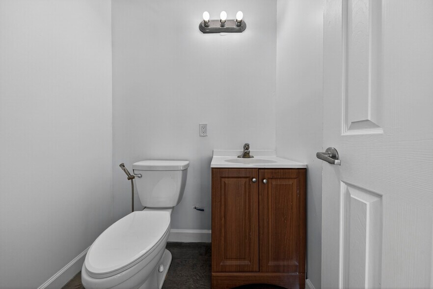 More Photos Of 1180 NW 41st Ter, Lauderhill Office For Lease