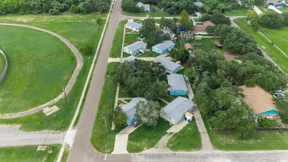 More Photos Of 1300 N Live Oak St, Rockport Multifamily For Sale