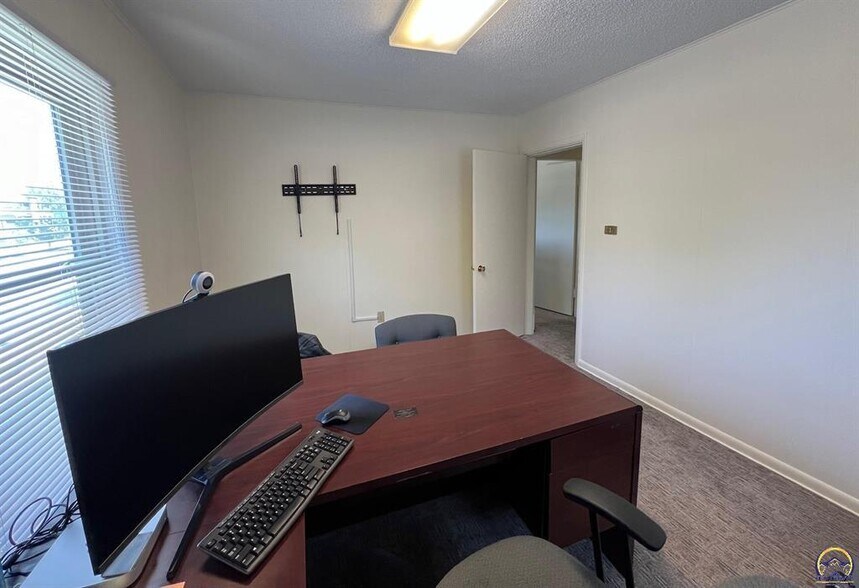 More Photos Of 1101 SW 10th Ave, Topeka Office For Sale