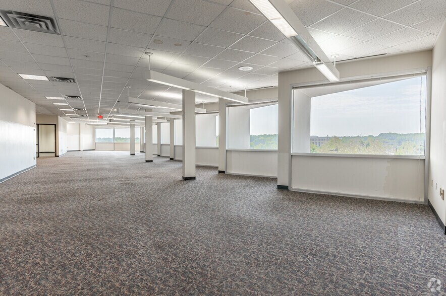 More Photos Of 325 S Fairground St, Marietta Office For Sale
