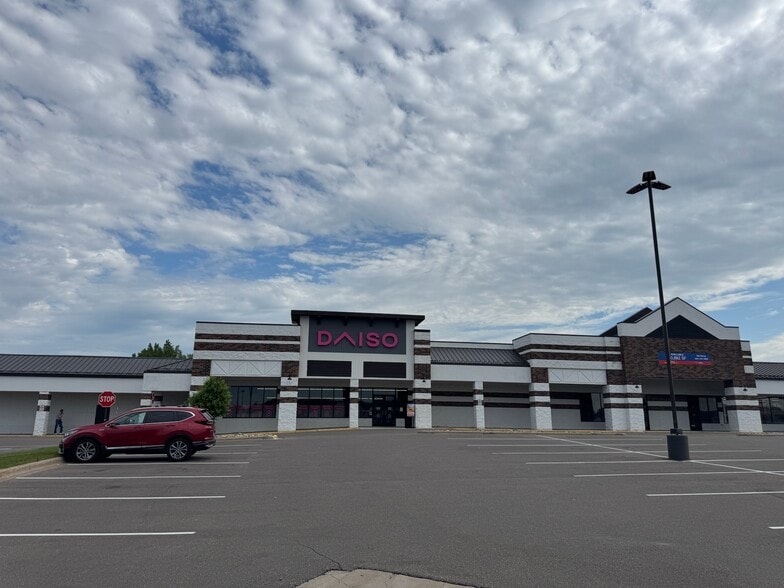 More Photos Of 1715-1749 Beam Ave, Maplewood Unknown For Lease