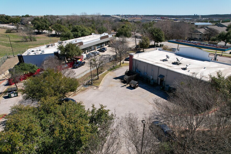 More Photos Of 8201 Cross Park Dr, Austin Unknown For Lease
