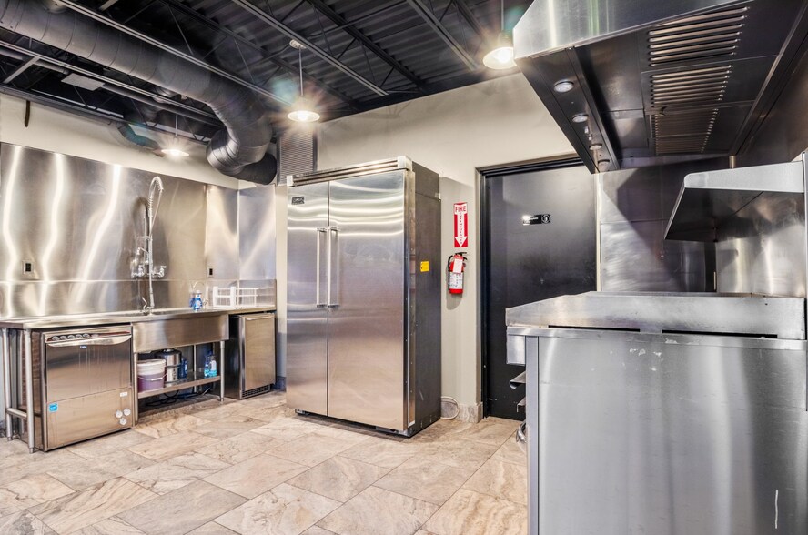 More Photos Of 738 Castleton Rd, Castle Rock Warehouse For Lease