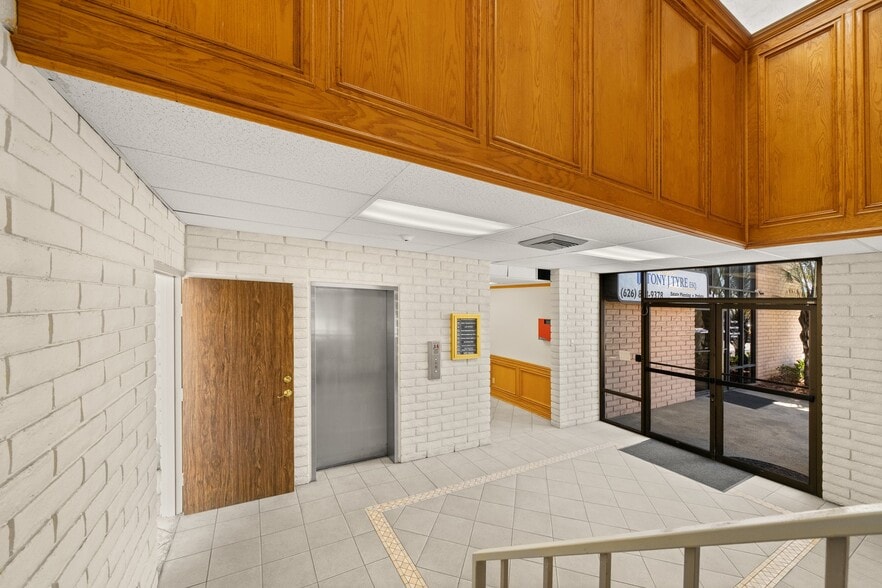 More Photos Of 100 S Citrus Ave, Covina Office For Sale