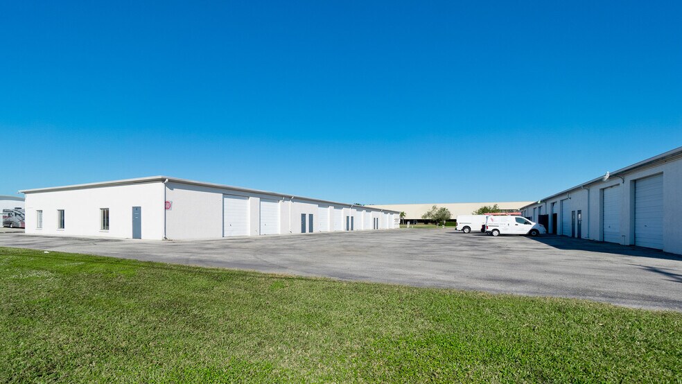 More Photos Of 1390 Commerce Blvd, Sarasota Unknown For Lease