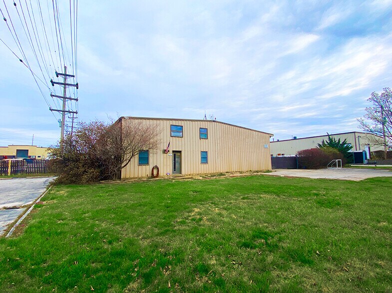 More Photos Of 1247 Belgrove Dr, Bellefontaine Neighbors Warehouse For Lease