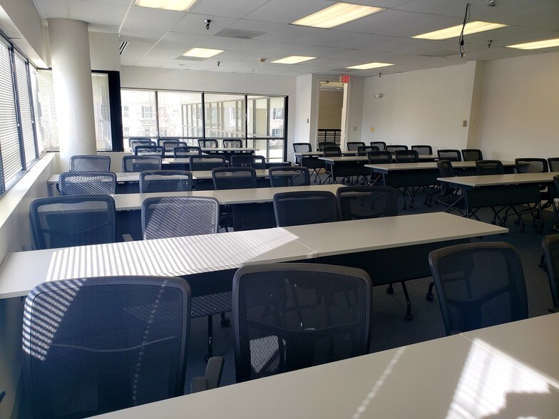 More Photos Of 7501 Forbes Blvd, Lanham Office For Lease