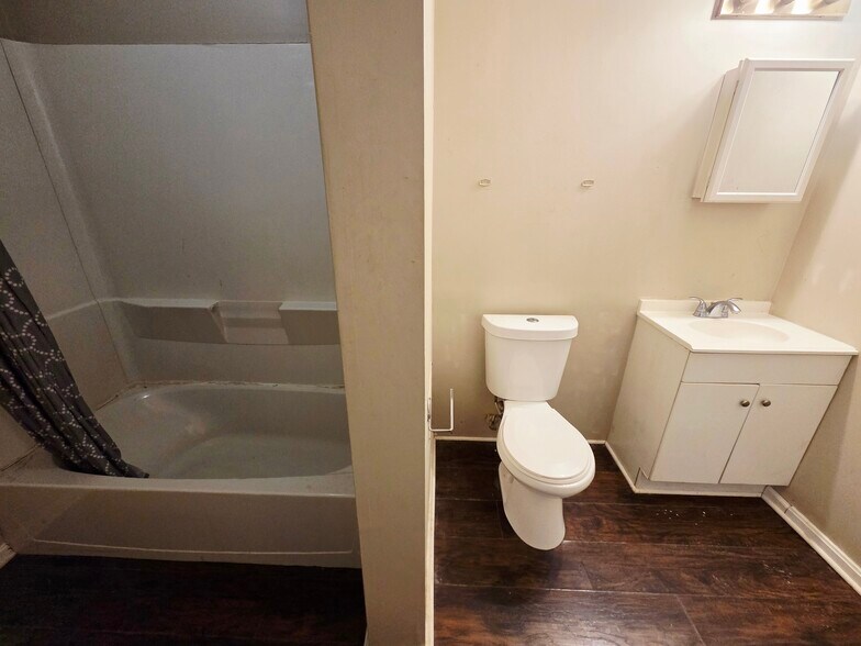 More Photos Of 1302 Broadway, Lorain Storefront Retail Residential For Sale