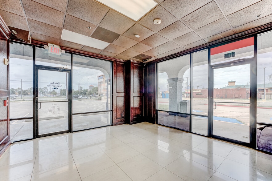 More Photos Of 324 Fm-1960 Rd, Houston General Retail For Sale