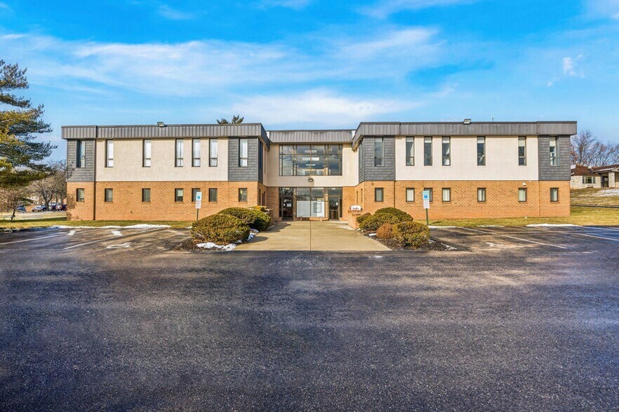 More Photos Of 1569 Medical Dr, Pottstown Office For Sale