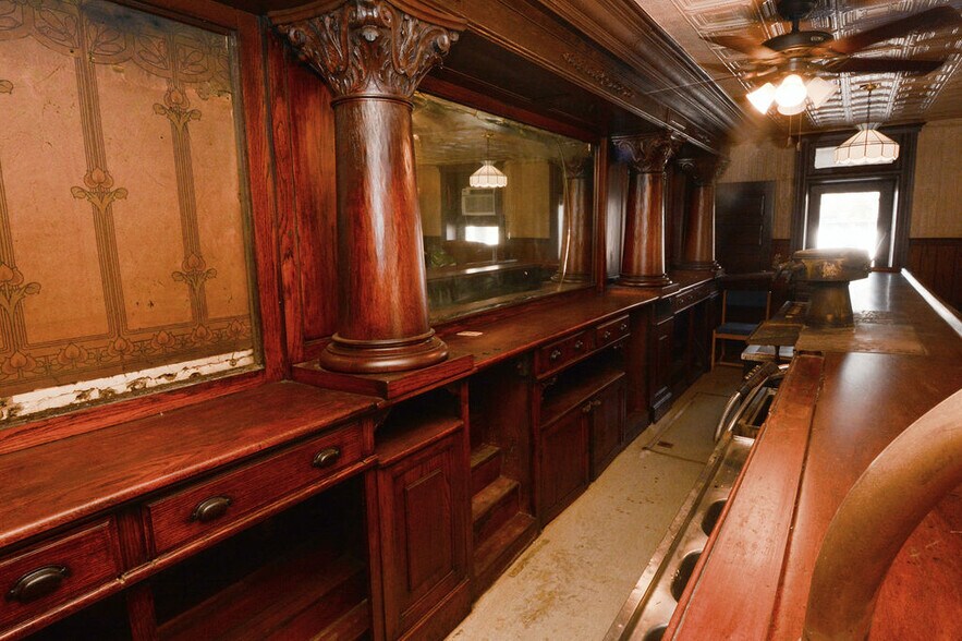 More Photos Of 101 S Main St, Richlandtown Restaurant For Sale