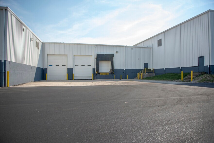 More Photos Of 435 Park Ave, Delaware Manufacturing For Lease