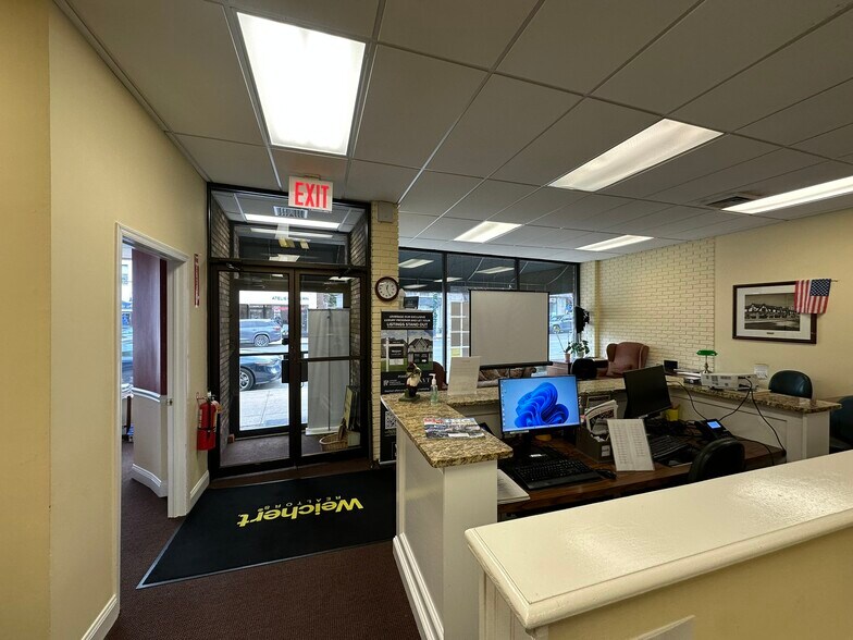 More Photos Of 2090 Boston Post Rd, Larchmont Office For Lease