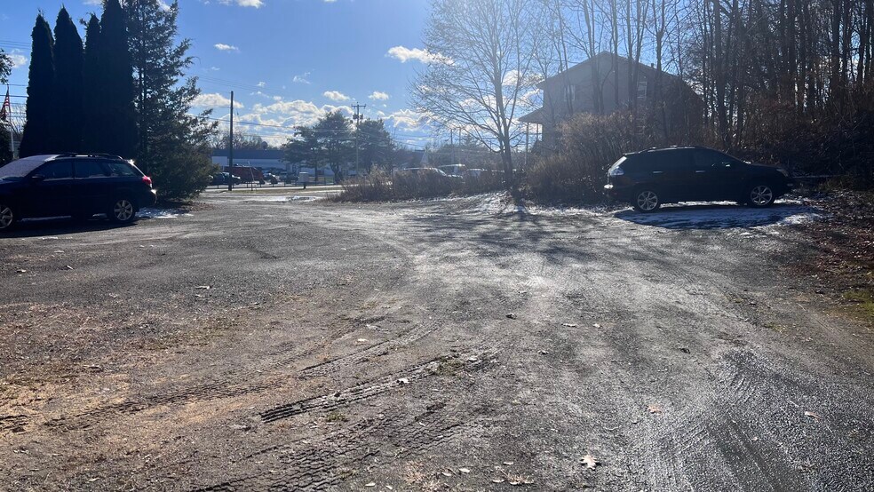 More Photos Of 171 West St, West Hatfield Apartments For Lease