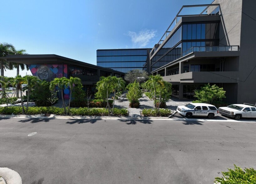 More Photos Of 601 N Federal Hwy, Hallandale Beach Office For Lease