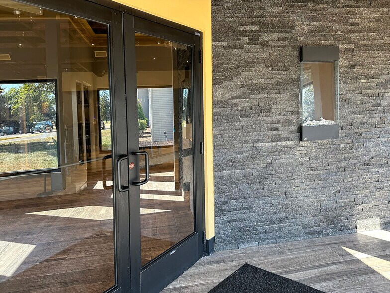 More Photos Of 2590 Freeway Blvd, Brooklyn Center Restaurant For Sale