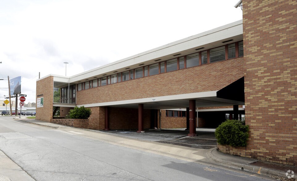 More Photos Of 1100 Macon St, Fort Worth Office For Sale