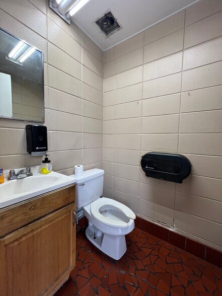 More Photos Of 1513 Rice Ave, Dublin Carwash For Sale