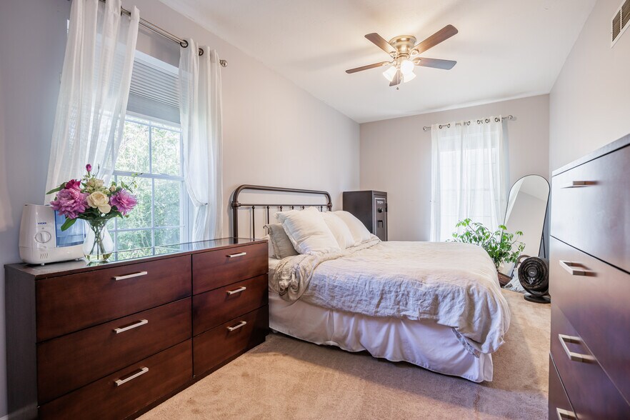 More Photos Of 166 N Main St, Fairport Apartments For Sale