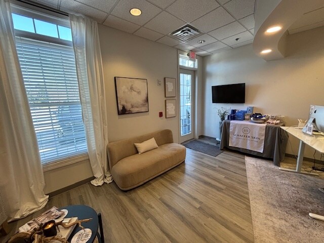 More Photos Of 8119 Isabella Ln, Brentwood Medical For Lease