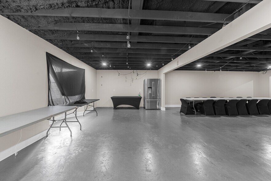 More Photos Of 29519 W Hawthorne Dr, Spring Flex For Sale