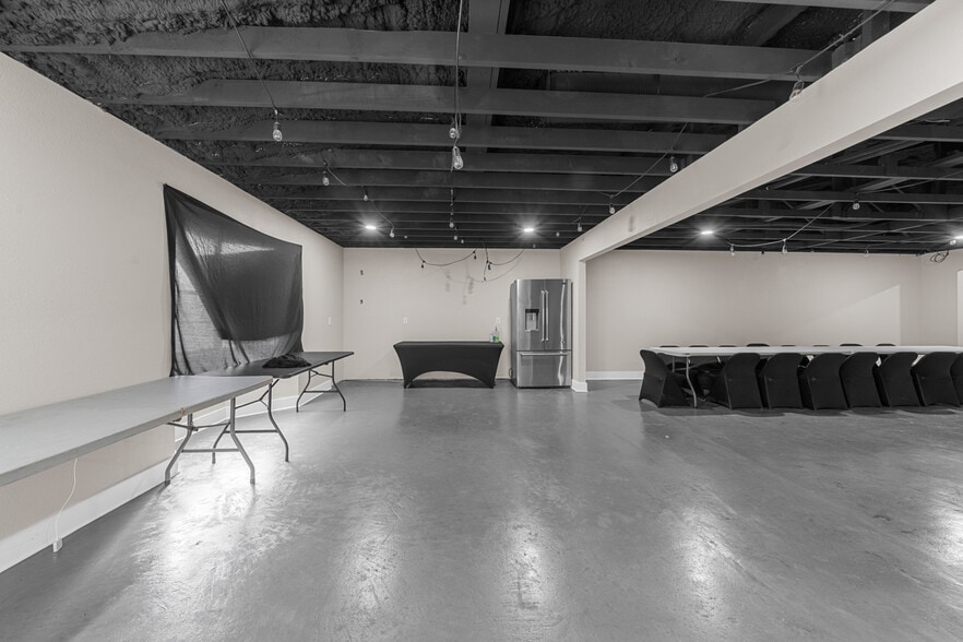 More Photos Of 29519 W Hawthorne Dr, Spring Flex For Sale